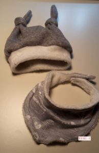 Haube grau mit Halstuch